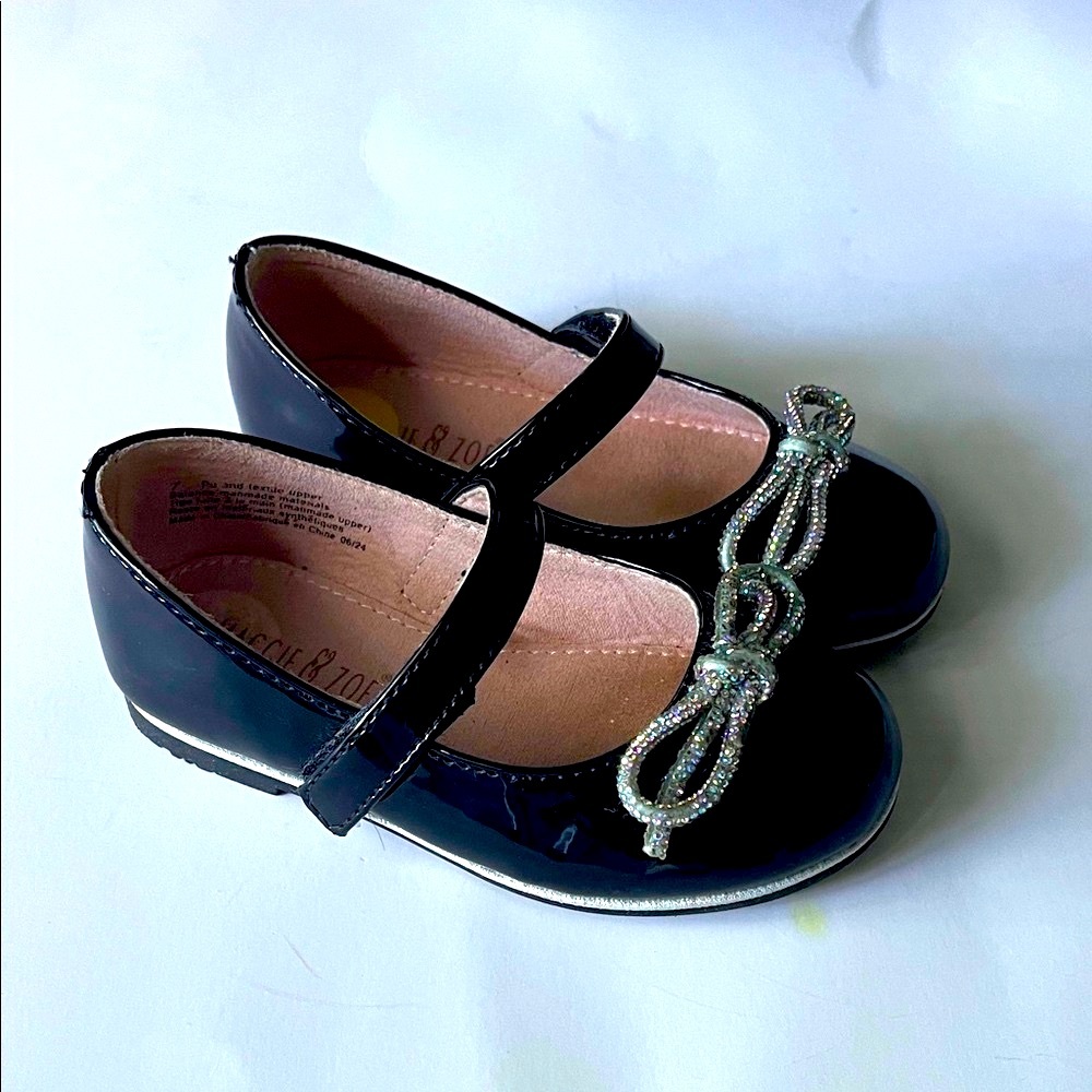 Black Patent Kids Shoes with Bow Accent
Mary Jane .